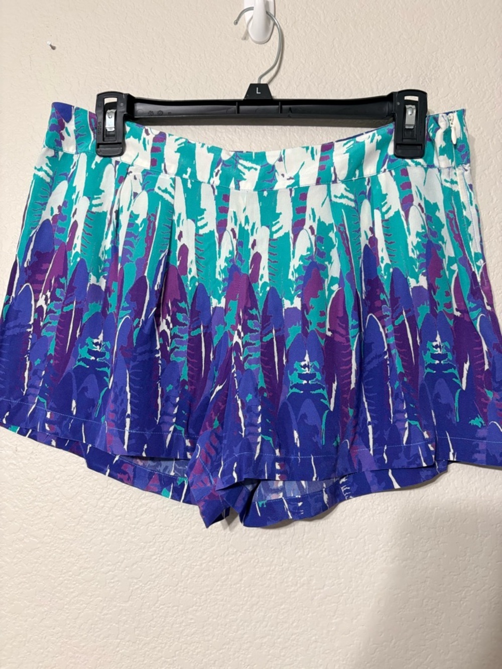 Tart Teal &‎ Purple Printed Pleated Silk Shorts. Side Zip 4